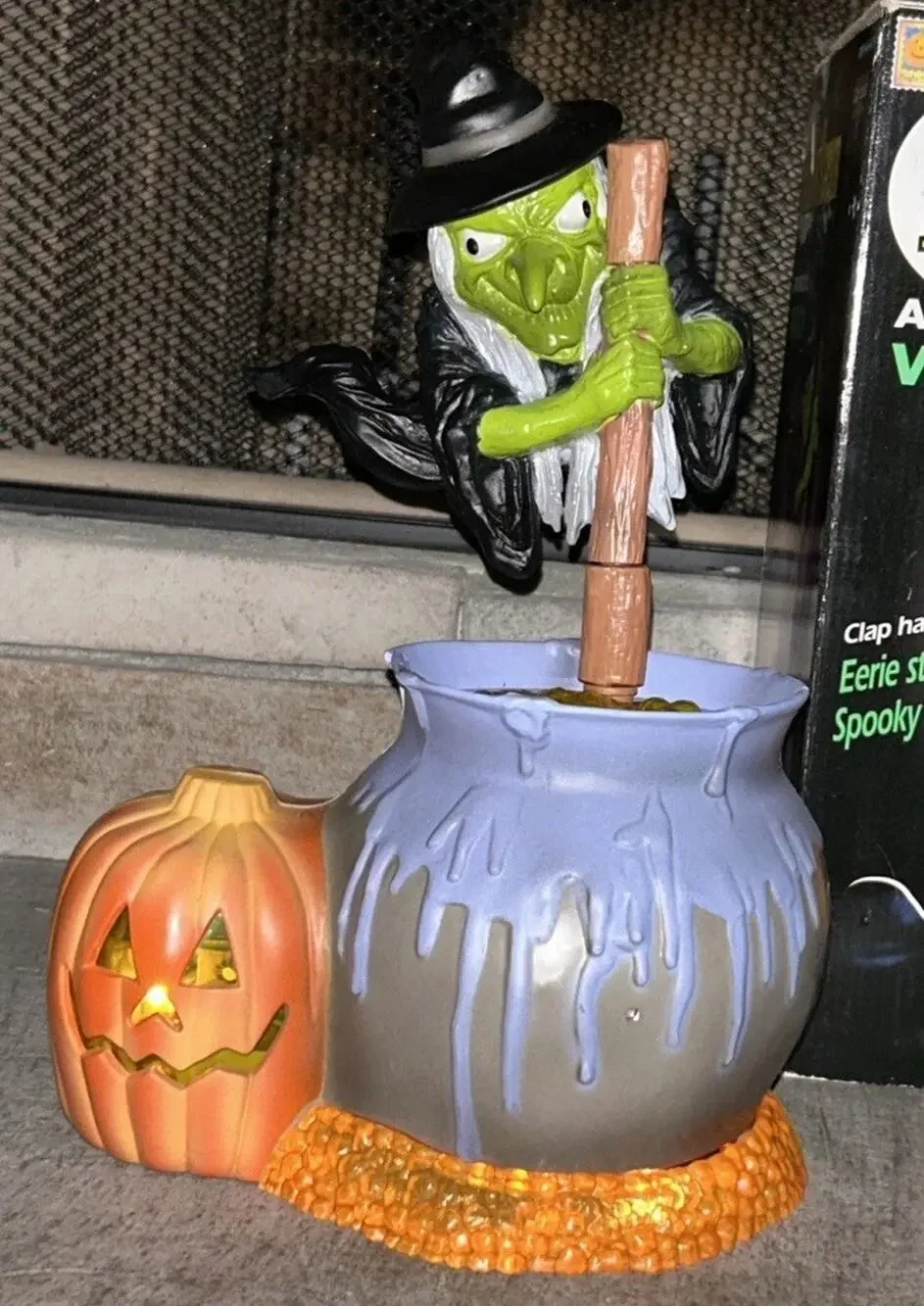 1997 TrendMasters Hallowscream Animated Witch Clap Sensor